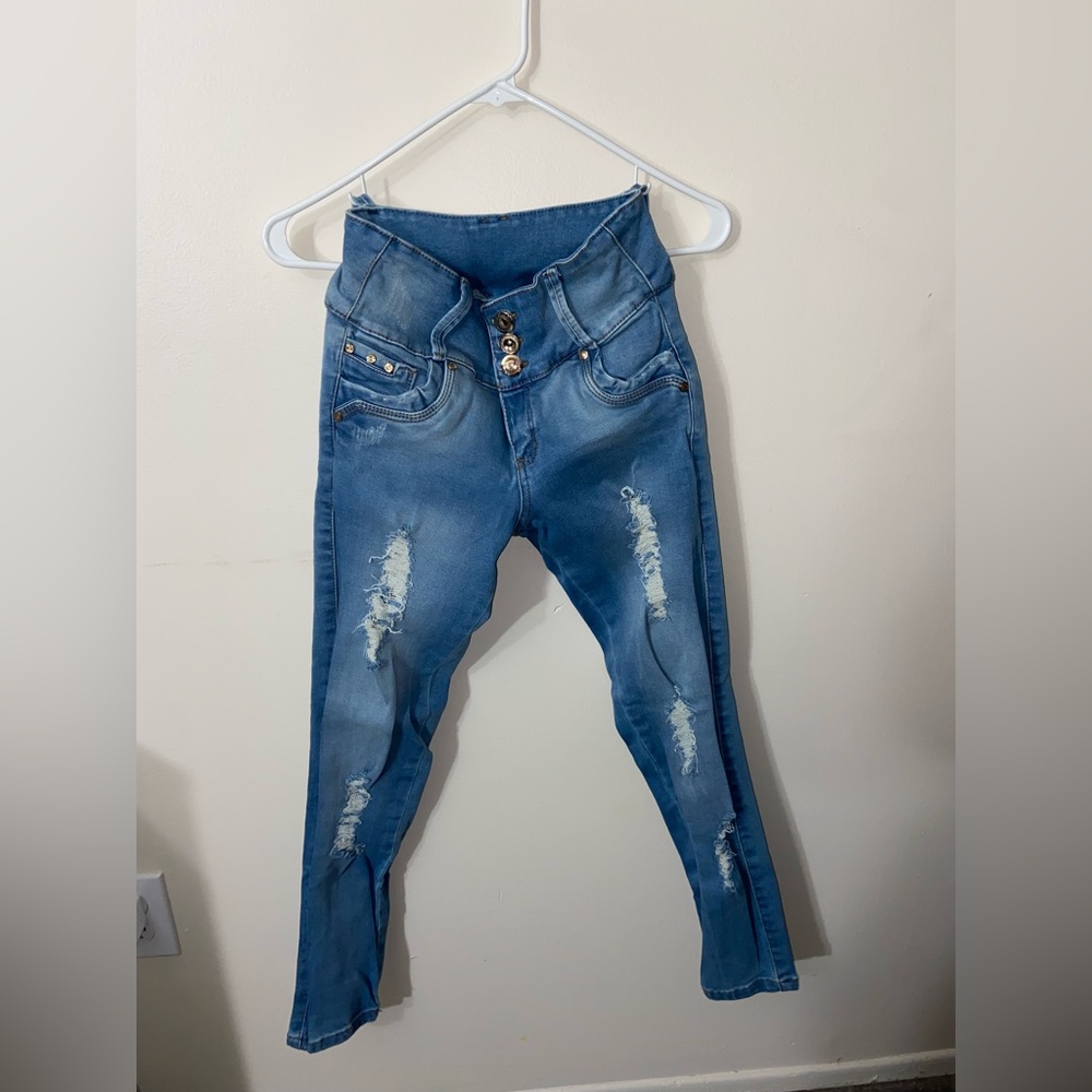 Colombian high waisted light wash skinny jeans, butt lifting, stretchy
